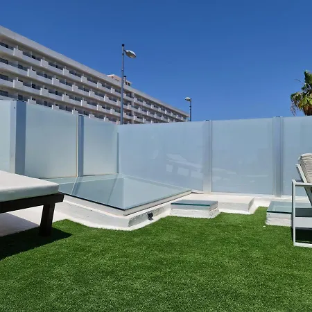 Club 14 Yumbo Luxury Villa